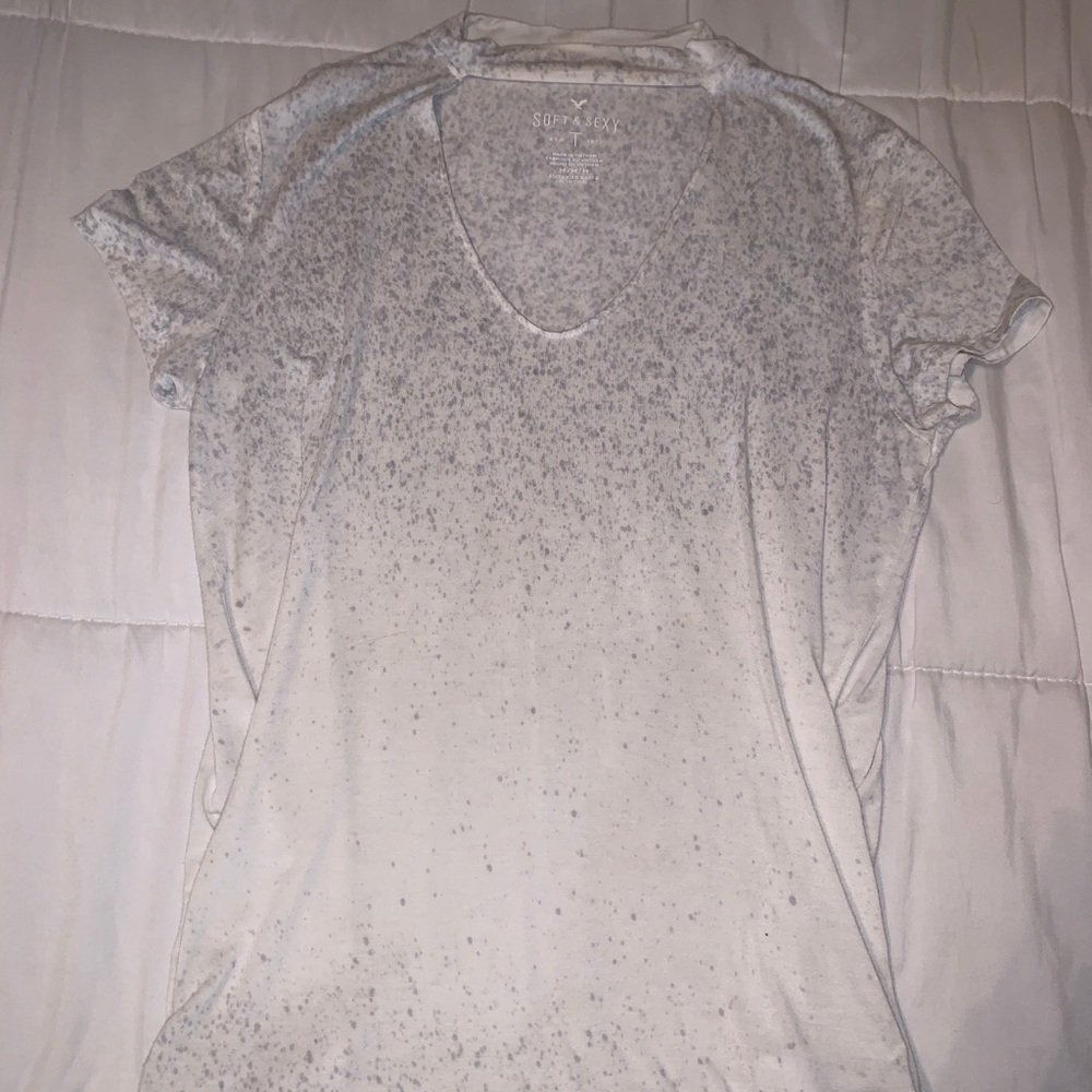 American eagle T-shirt with cut out in the chest